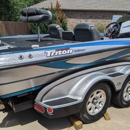 triton bass boat pic 1.jpg